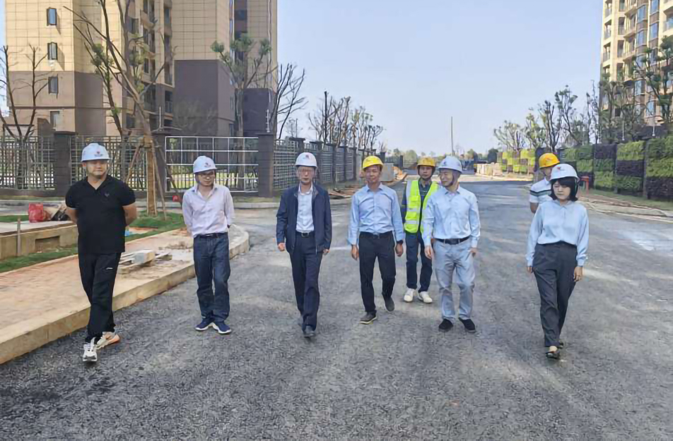 鄭學(xué)平到秦坊安置房項目、杭州路項目調(diào)研